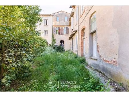 ancien couvent avec volumes remarquables et potentiel de réhabilitation