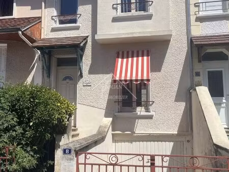 jolie maison avec garage et jardin