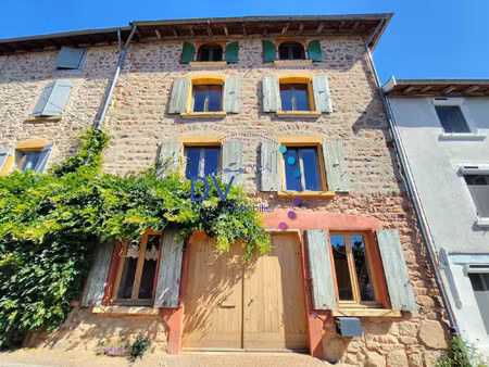 belle maison de village avec garage  cave et potentiel d'agran