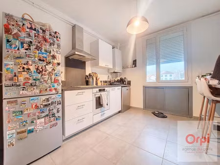location appartement 4 pièces 83 m² à ajaccio (20000)  1 050 €
