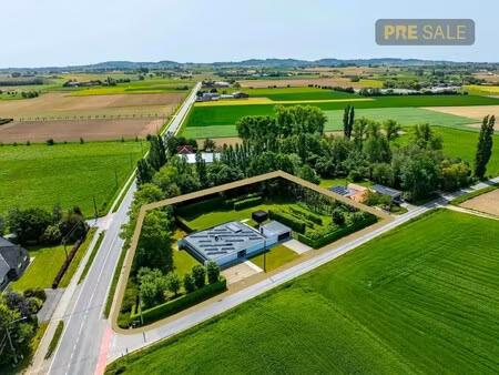 exclusieve  instapklare villa te koop in de singel in poperinge