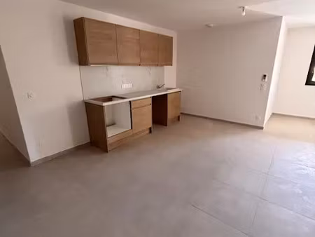location appartement 2 pièces 56 m² à la destrousse (13112)  920 €