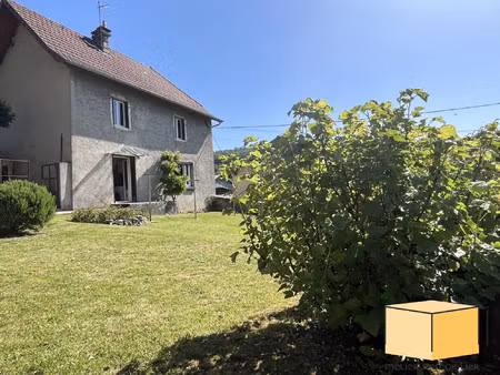 maison individuelle en pierre avec terrain