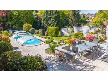 vaste maison 5 chambres avec partie professionnelle  piscine