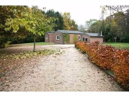 zeer rustig gelegen gelijkvloerse woning met 3 slpk.