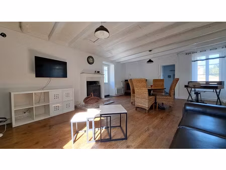 location meublée maison 3 pièces 90 m² à mazières-en-gâtine (79310)  675 €