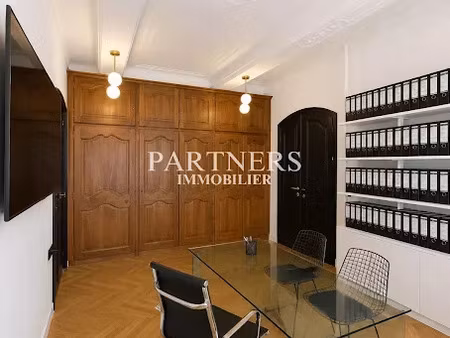 location locaux professionnels 3 pièces 45 m² à aix-en-provence (13090)  1 000 €