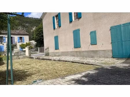 maison de village avec terrasse et jardin