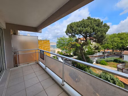 appartement 1 pièce 27 m² au pied de la plage pereire !