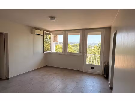 location appartement  m² t-3 à marignane  799 €