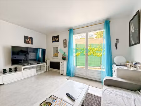 appartement 4 pièces à vendre en plein centre-ville de montlhéry - confort et praticité !
