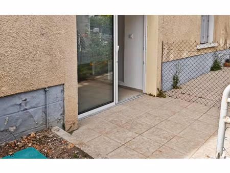 location appartement  m² t-2 à razac-sur-l'isle  550 €