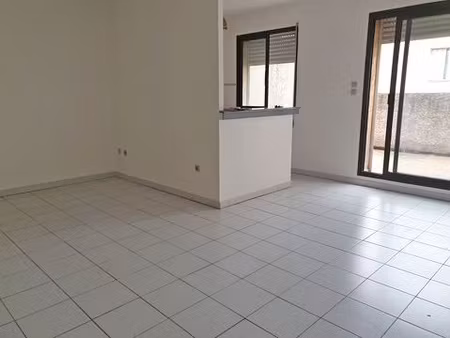 appartement t2 avec terrasse et parking a vias