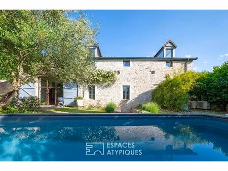 rénovation contemporaine d'un ancien chai avec piscine au coeur de givry