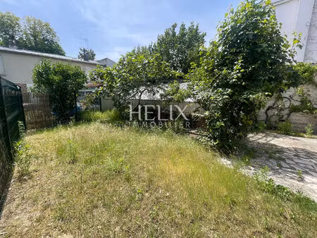 maison 3 pièces en location avec sous sol cave  jardin et serre