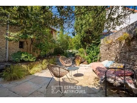 grande maison de charme en ville sur son jardin méditerranéen
