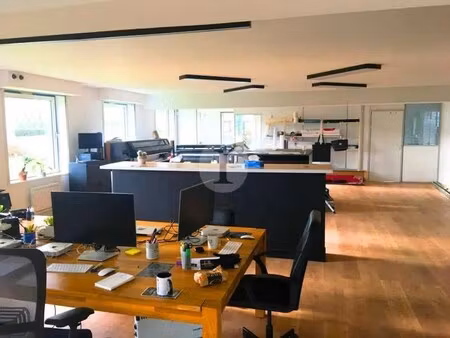 location bureaux 107 m²