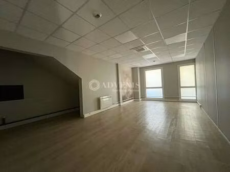 location local d'activités 144 m²