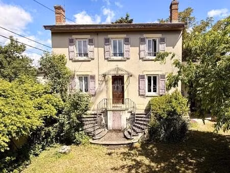 maison d'exception avec terrain et dépendances