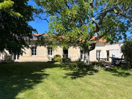 maison en pierre avec piscine au cœur du bourgeais - entre pierre  lumière et nature - lan