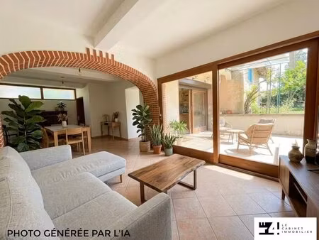 maison - 304.8m ²
