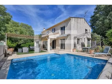 belle maison familiale de 140 m2 sans vis avec piscine et beau jardin a nîmes