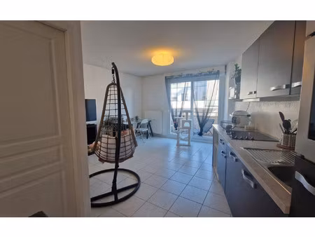 location appartement  m² t-2 à cruseilles  750 €