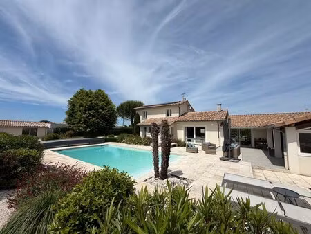 maison 246 m²  4 chambres  piscine  terrain 2500 m²