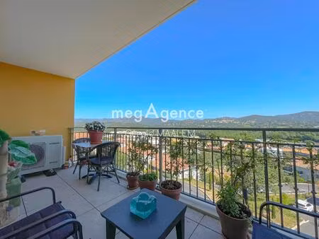 appartement 3 pièces de 65m² avec parking et terrasse à cogolin