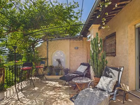 villa/appartement dans un domaine privé avec piscine et vue mer – vence