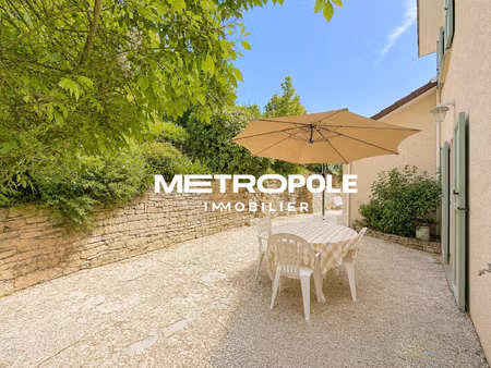maison t6 de 174 m2 au calme avec piscine et vue dégagée