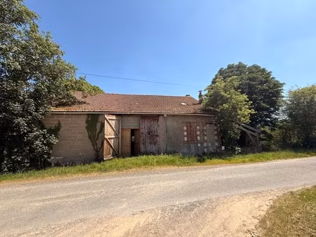 ancienne grange à finir de restaurer 140m²  4 chambres  sur 1 2 hectares de terrain  79 00