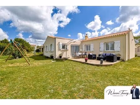 85450 sainte-radégonde-des-noyers - maison de plain-pied 123 m²  4 chambres  bureau et gar