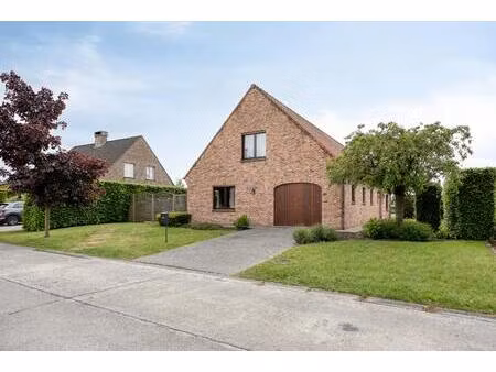 alleenstaand huis met veel potentieel te koop in waregem