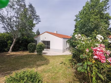 plain-pied de 136 m2 - 4 chambres - bureau - beau terrain c