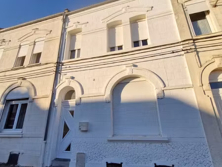 location maison 5 pièces 111 m² à cambrai (59400)  880 €