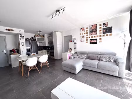 appartement 4 pièces à vendre à miramas - dernier étage  terrasse  parking couvert