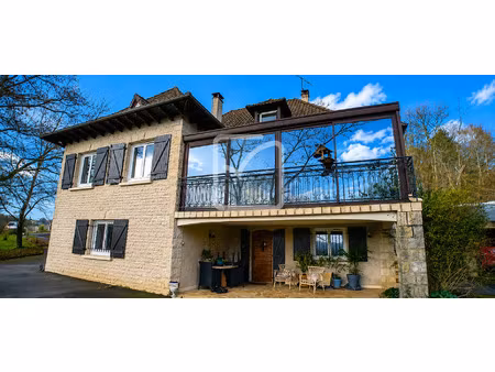 sur les hauteurs de malemort  tres belle maison en pierre a