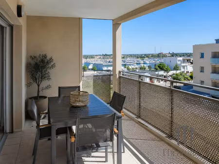t3 avec terrasse au coeur de port-saint-louis
