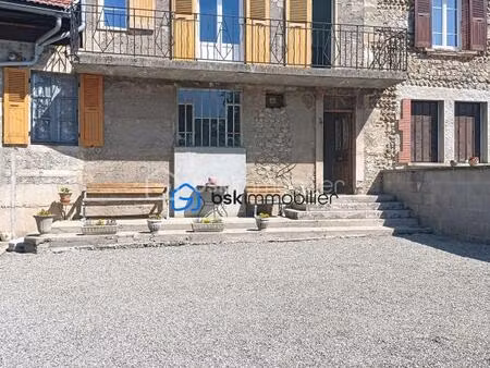 maison 90 m² environ avec 2 chambres un extérieur et un balcon
