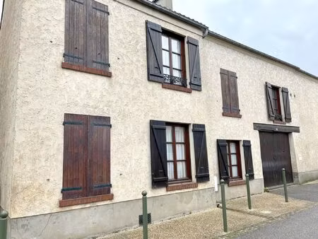 corps de ferme à vendre à issou