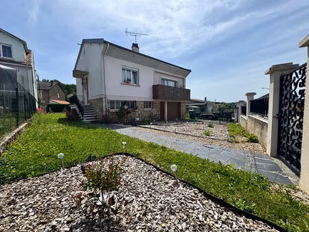 maison sur sou-sol de 56 m2 sh sur 452 m2 de terrain à la francheville