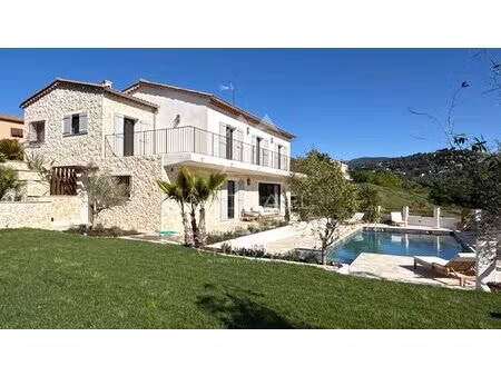 vue panoramique sur le village de saint paul de vence - mzisp1989