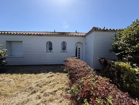 aizenay  proche centre maison de plain-pied 2 chambres sur 9
