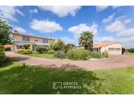 maison de campagne en pierre avec spa à saint-georges-de-pointindoux