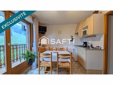 studio cabine de 22 m2 avec balcon exposé sud et casier à ski offrant une vue dégagée sur 