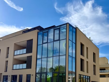 local commercial 01210 ferney voltaire 49 13 m2