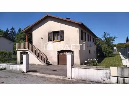 maison familiale de 5 pièces avec grand garage et terrain arboré
