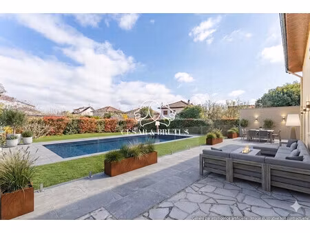 maison familiale avec espaces indépendants et beau potentiel d?