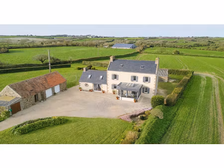 maison à vendre à brélès - ancien corps de ferme avec beau jardin
